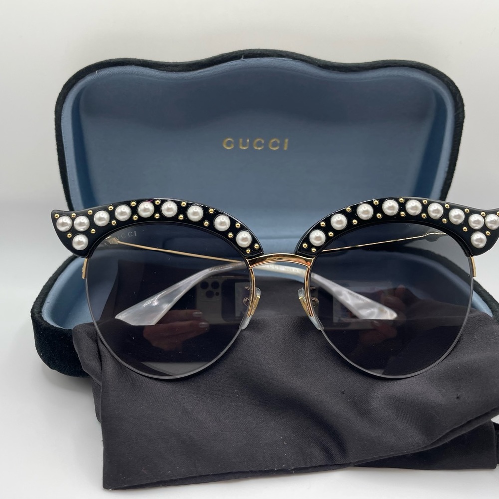 Gucci Black and Gold Cat-Eye Sunglasses - Picture 5 of 8